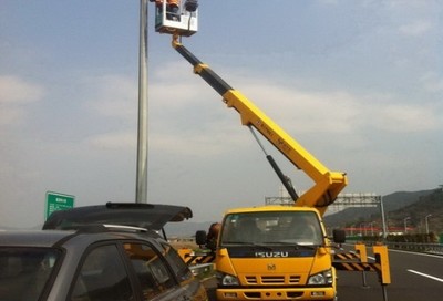 揚中高空作業(yè)車出租,高空車出租,路燈車出租
