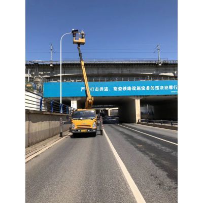 成都高空車出租,登高車出租,路燈車出租,就選思達租賃,專業、高效的團隊,助您發展