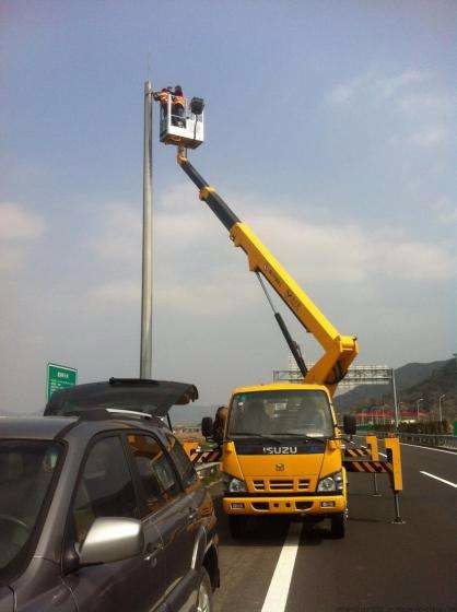 天津紅橋區(qū)租賃曲臂車登高車路燈車出租
