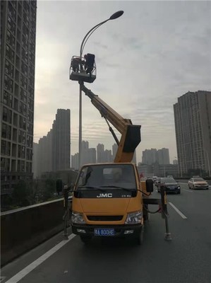 路燈車(chē)出租(圖)-路燈車(chē)出租中心-湖北路燈車(chē)出租